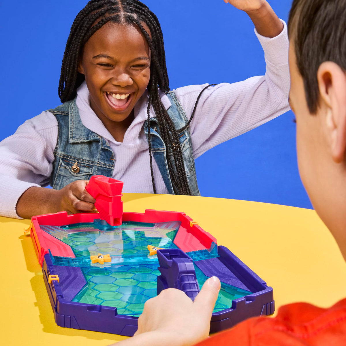 Hasbro Gaming Crossfire Game | Indoor Active Game for Kids and Teens | 2 Blasters, Marbles, Arena | Fun Family Board Games | 2 Players | 10 Mins. | Ages 7+